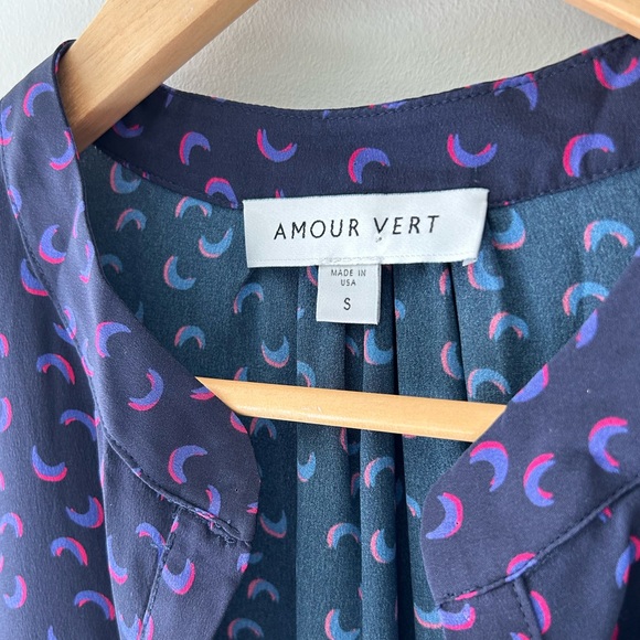 Amour Vert 100% Silk Blouse - Picture 2 of 5